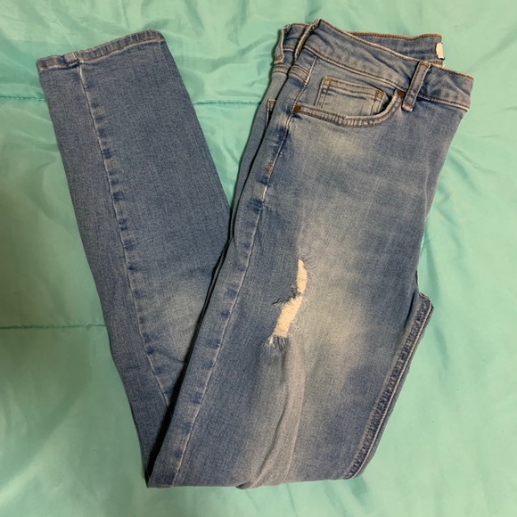 Ripped Skinny Jeans - Picture 4 of 5